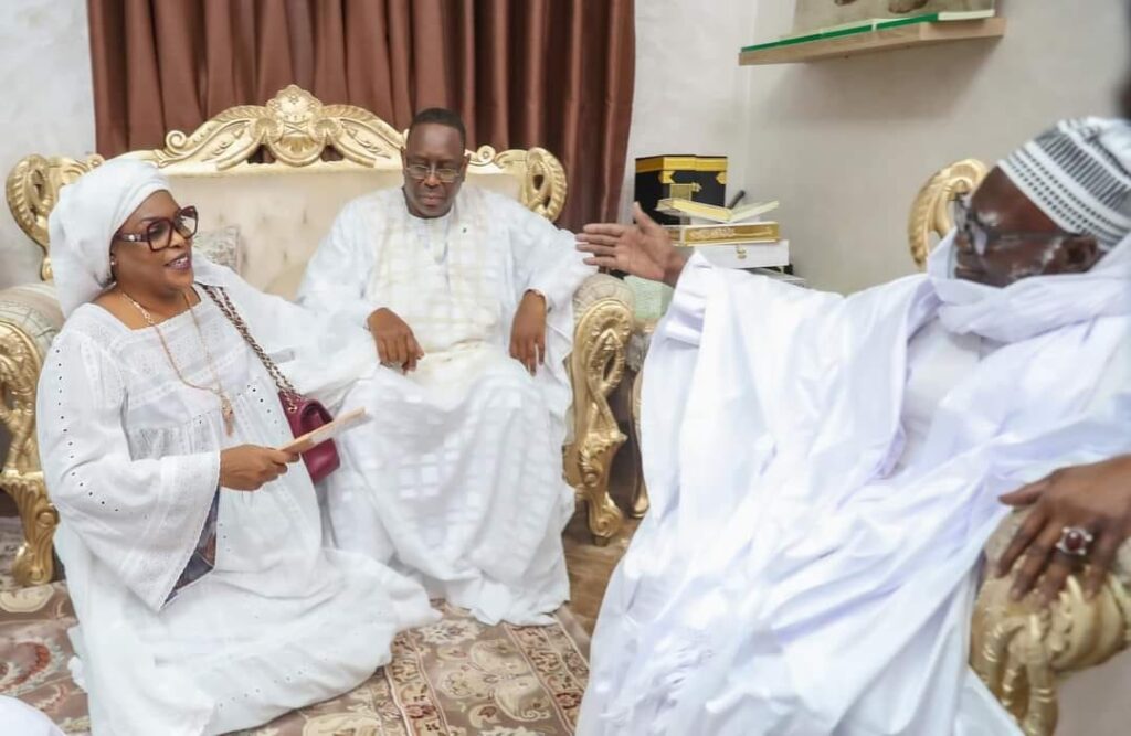 Macky Sall à Touba : Un Hommage Intemporel au Mausolée du Khalife en 2025